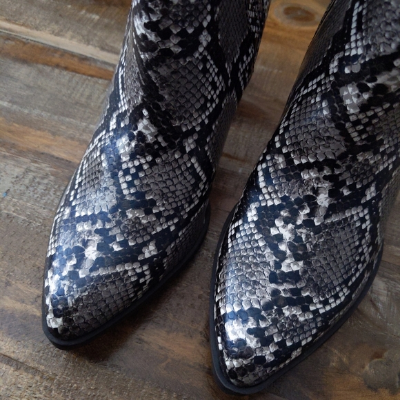 🆕🌿SNAKEPRINT BOOTIES🌿 - Picture 10 of 12